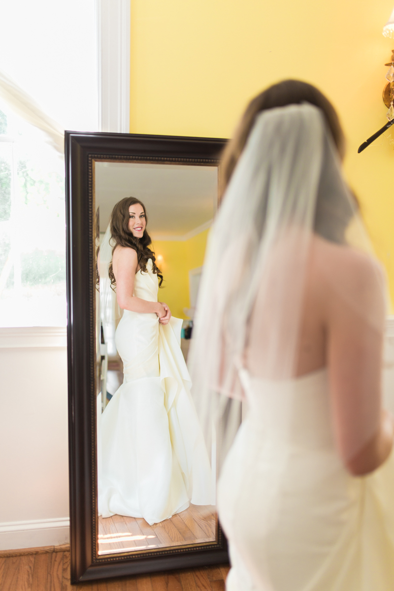 Emily + Sean | Raspberry Plain | Leesburg, Virginia Wedding | © Carly Arnwine Photography