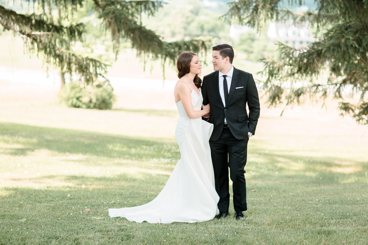 Emily + Sean | Raspberry Plain | Leesburg, Virginia Wedding | © Carly Arnwine Photography