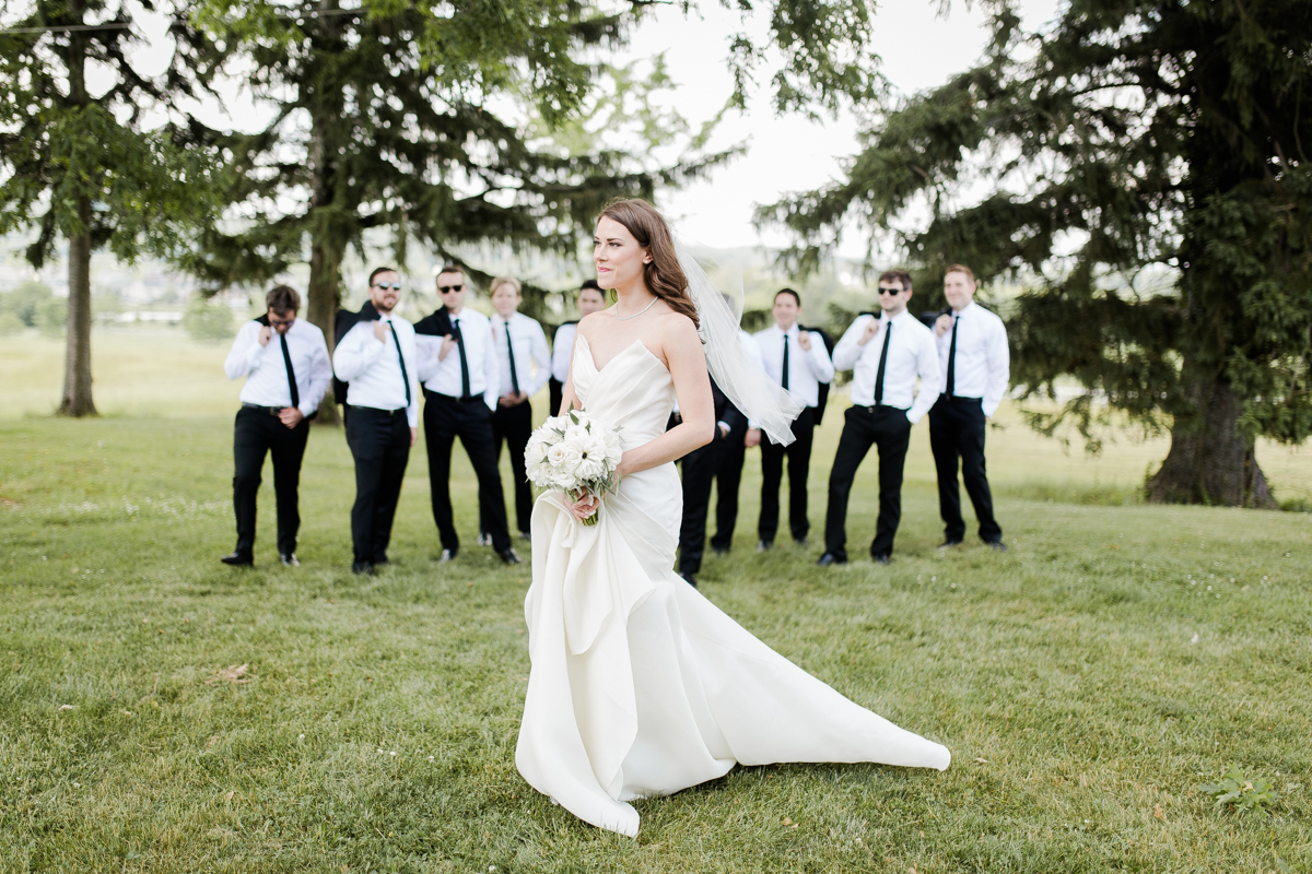 Emily + Sean | Raspberry Plain | Leesburg, Virginia Wedding | © Carly Arnwine Photography