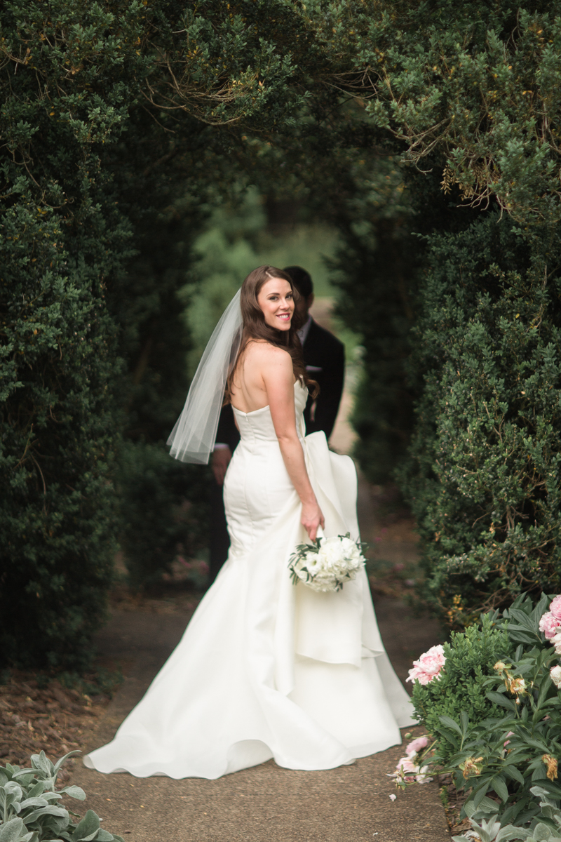 Emily + Sean | Raspberry Plain | Leesburg, Virginia Wedding | © Carly Arnwine Photography