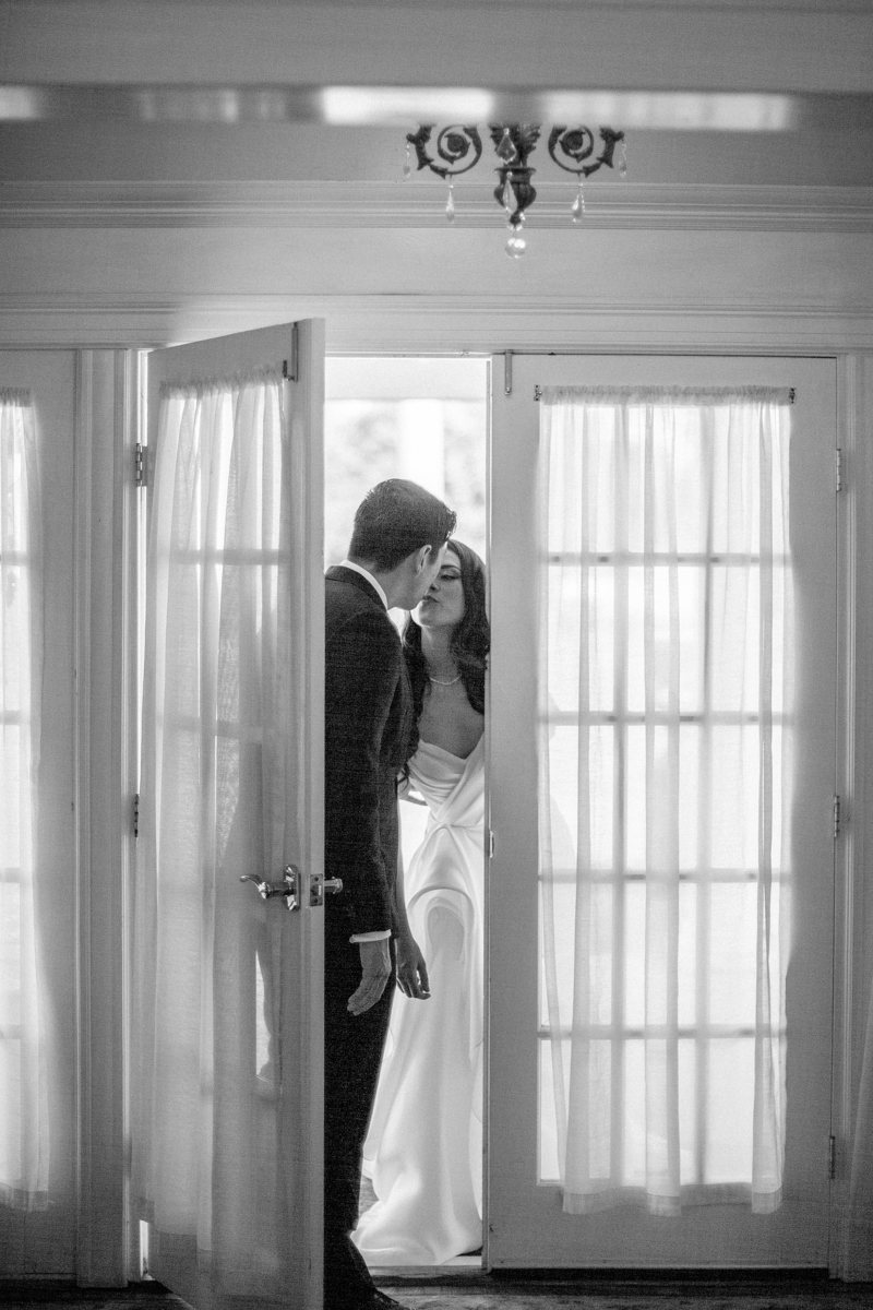 Emily + Sean | Raspberry Plain | Leesburg, Virginia Wedding | © Carly Arnwine Photography