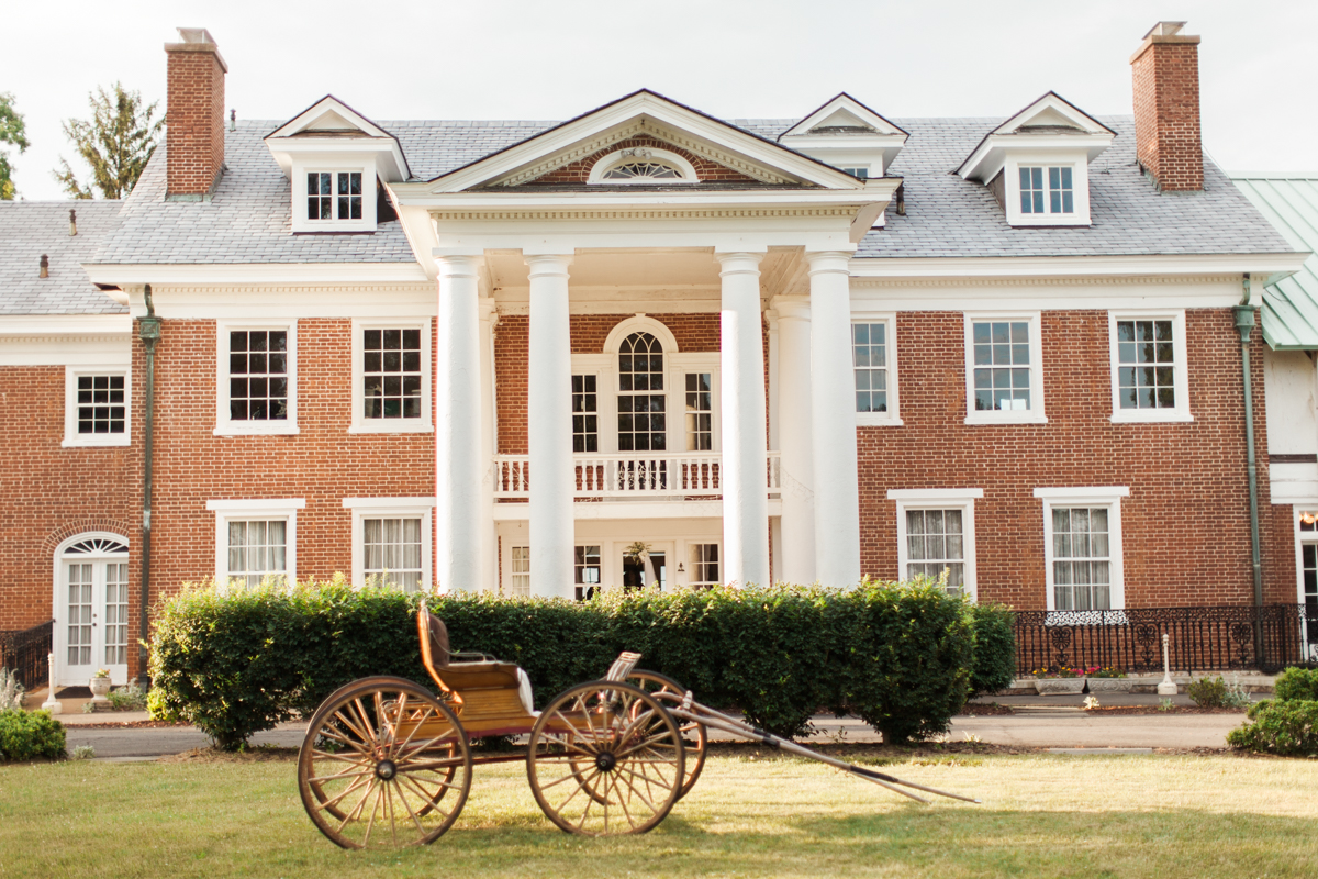 Emily + Sean | Raspberry Plain | Leesburg, Virginia Wedding | © Carly Arnwine Photography