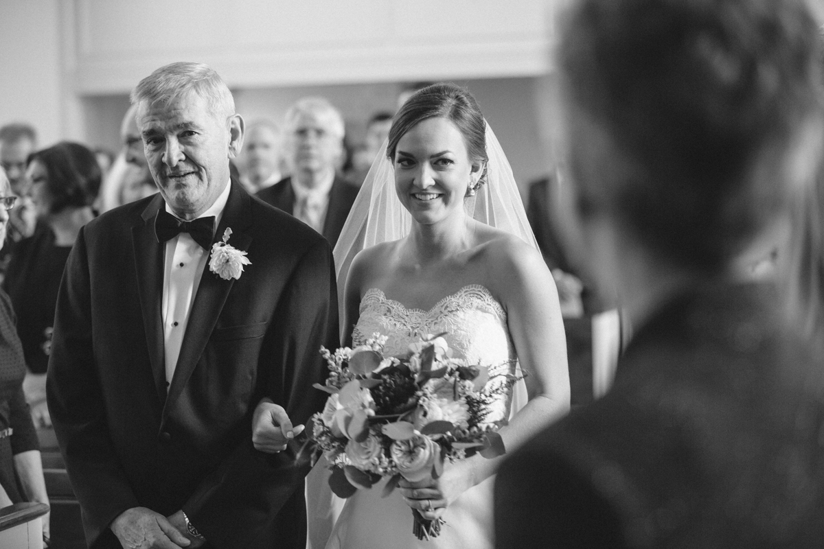 Caroline + Matthew | Belle Haven Wedding | Alexandria, Virginia | © Carly Arnwine Photography