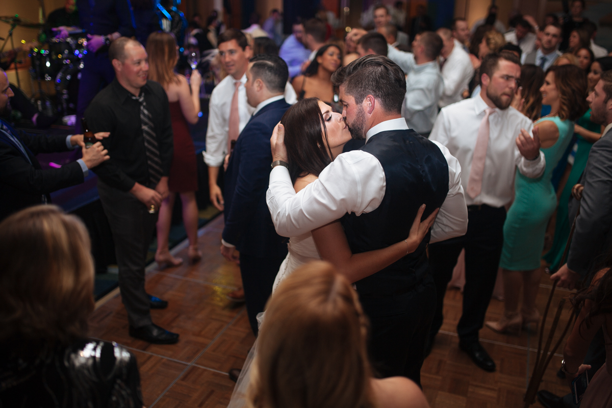 Meagan + Ryan Lavin | Hyatt Regency Chesapeake | © Carly Arnwine Photography