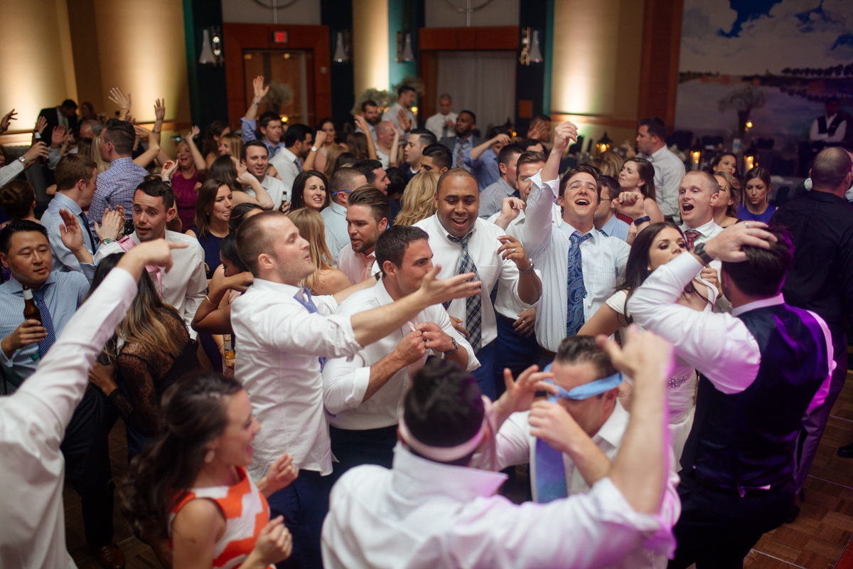 Meagan + Ryan Lavin | Hyatt Regency Chesapeake | © Carly Arnwine Photography