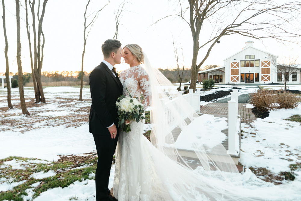 © Carly Arnwine Photography

Kent Island Resort

Annapolis Maryland Wedding
