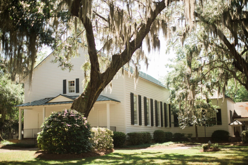 Meg + Russell | Chatham Club | A Savannah, Georgia Wedding | © Carly Arnwine Photography